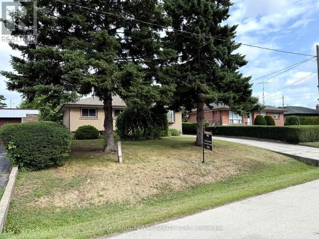 Building Photo - 243 Weighton Dr