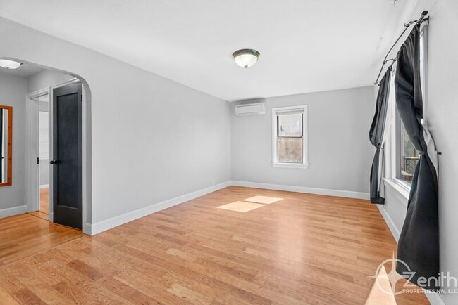 Building Photo - 427 I St