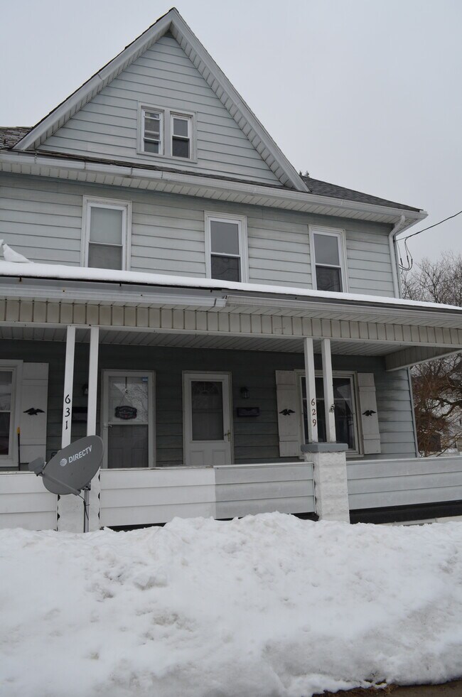 Building Photo - 629 George St