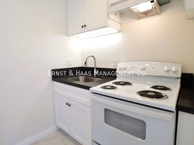 Foto del edificio - 6229 1/2 Cerritos Ave.-
