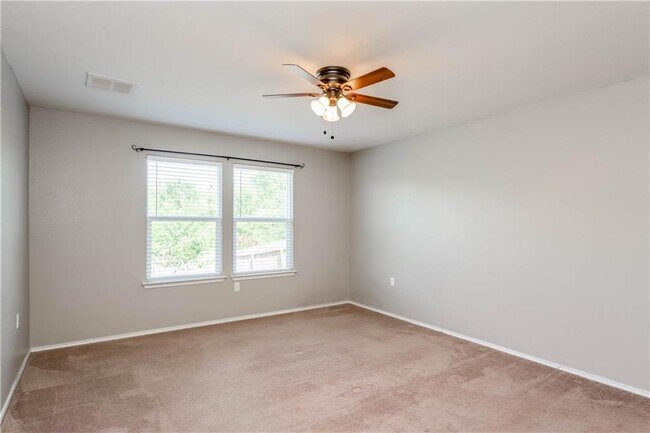 Foto del edificio - 5516 Nelson Oaks Dr