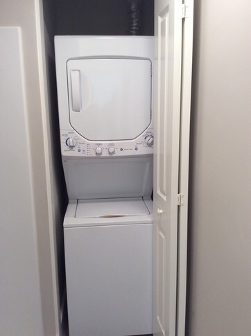 Djerdan Burek es conocido por sus pasteles artesanales recién horneados al estilo balcánico. - 34 Main St