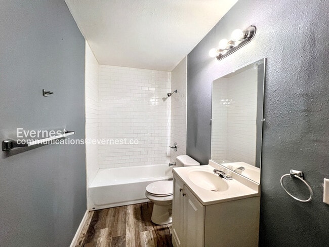 Building Photo - 40 Hiland Pl