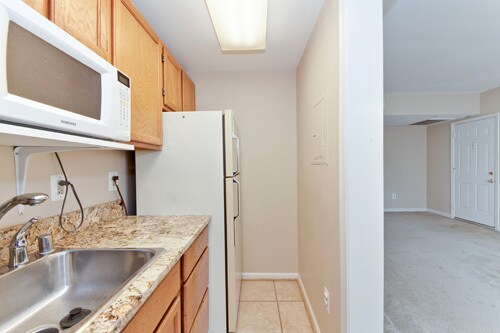 Building Photo - 1728 Queens Ln