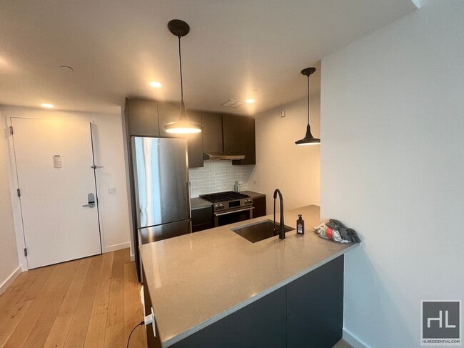 Building Photo - Northern Blvd | Flushing | 1 BR 1 BA, W/D & NO BROKER'S FEES
