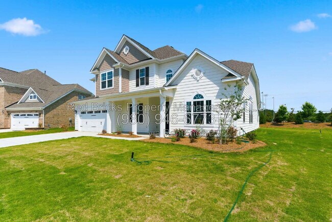 Building Photo - 4016 Dahlia Dr