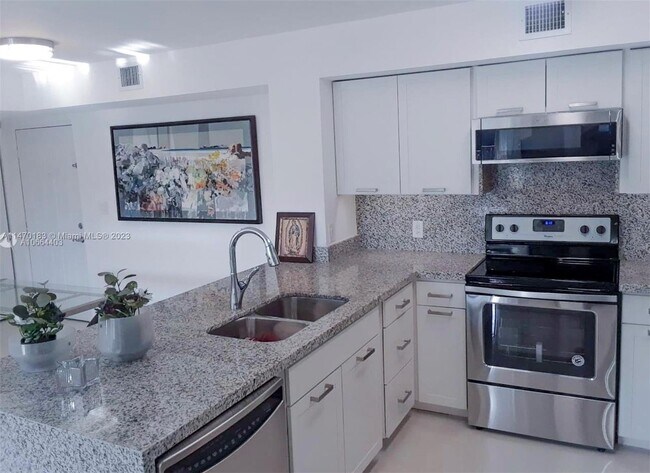 Foto del edificio - 4440 NW 107th Ave