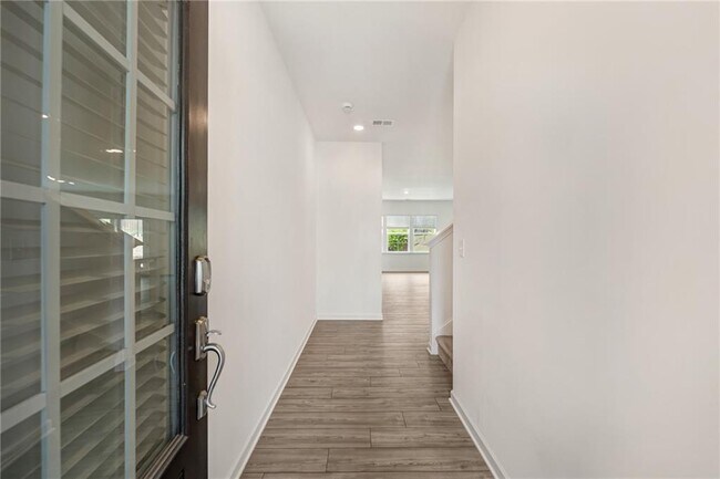 Foto del edificio - 649 Isom Walk