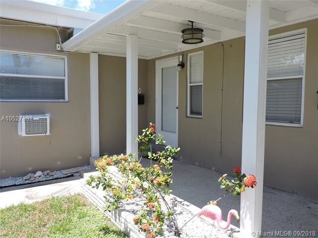 Building Photo - 1004 N 16th Ave