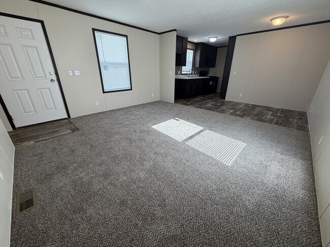 Foto del edificio - 16011 Villaire Ave
