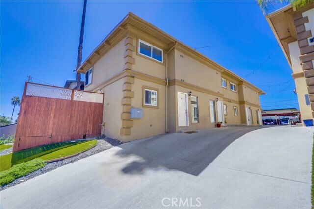 Building Photo - 142 W Escalones