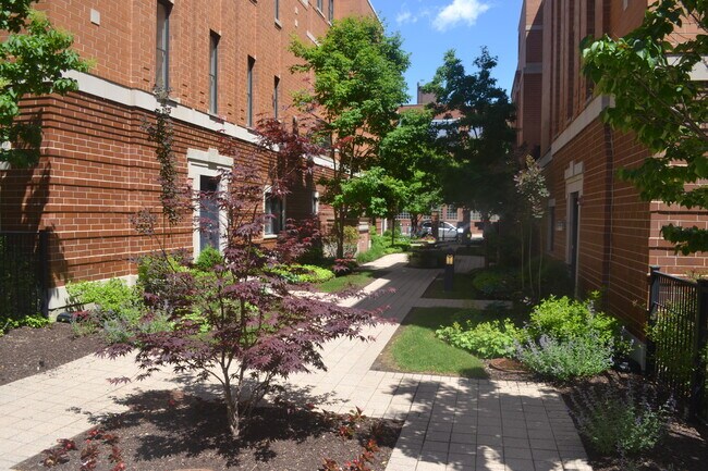 Building Photo - 1117 W Monroe St