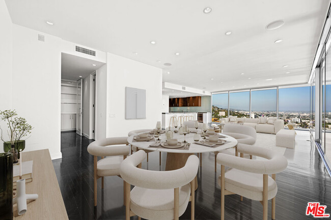 Foto del edificio - 9255 Doheny Rd