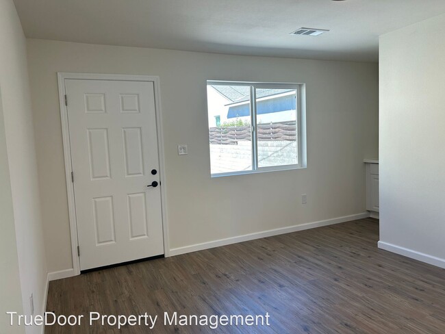 Building Photo - 2 br, 1 bath House - 1316 College Ave.  #2