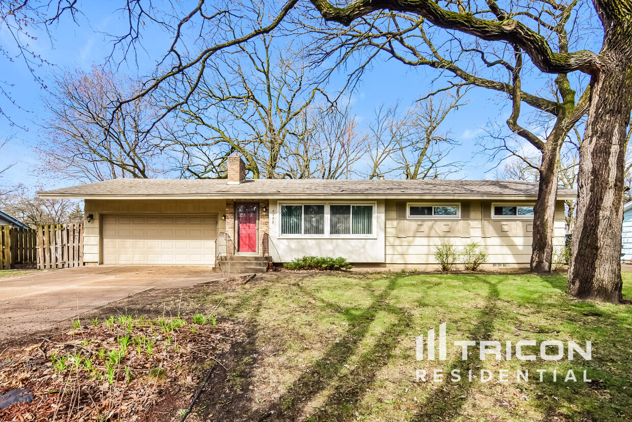 Foto principal - 8952 Jackson Ave