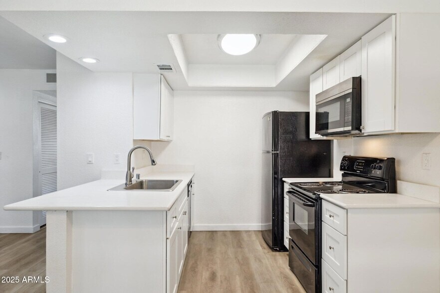 Foto principal - 520 N Stapley Dr