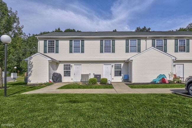 Building Photo - 3 br, 1.5 bath Townhome - Canterbury Place