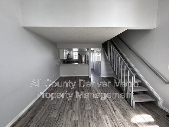 Foto del edificio - 7250 Devinney Ct