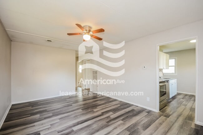 Foto del edificio - 6483 Simpson Ave