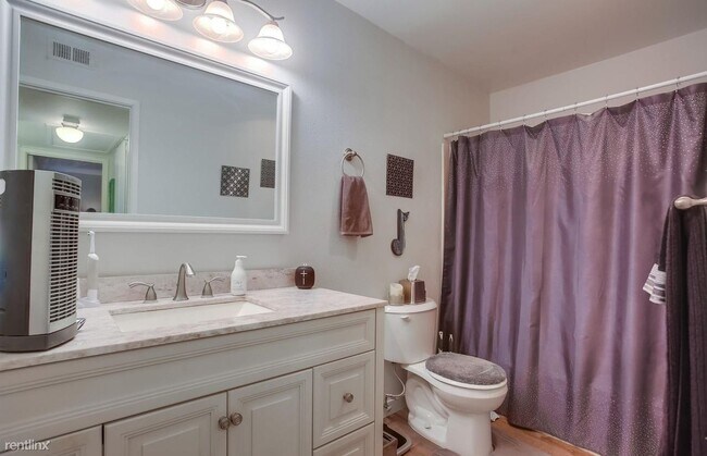 Foto del edificio - 1 br, 1 bath Condo - 1811 East Grand Avenu...