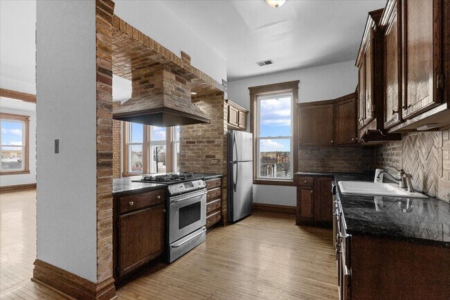 Foto del edificio - 3401 W Armitage Ave