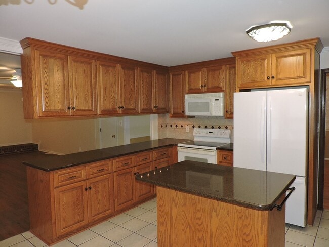 Building Photo - Email Linda@vacosold.com  or Call Office 8...