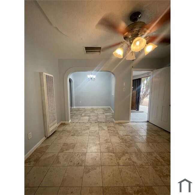 Foto del edificio - 2139-2145 S Lee Avenue