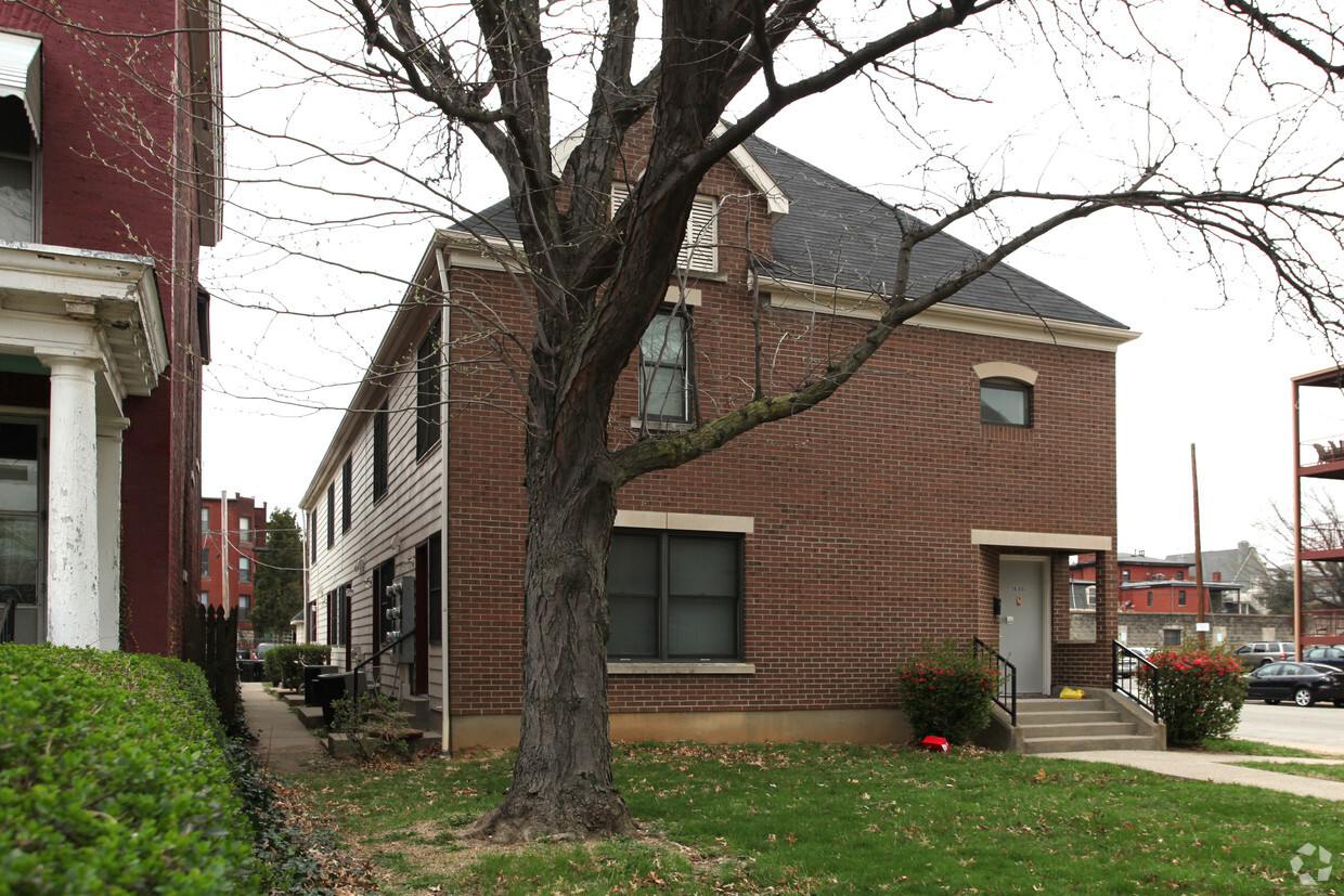 Building Photo - Wellesley Townhouses