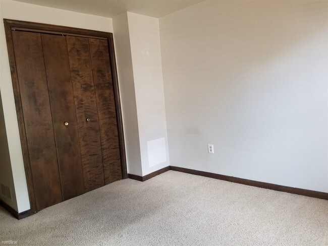 Building Photo - 2 br, 1.5 bath Townhome - 43 Bailey Avenue