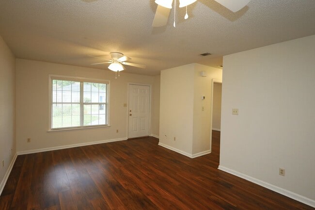 Building Photo - 6127-B Vinnie Dr