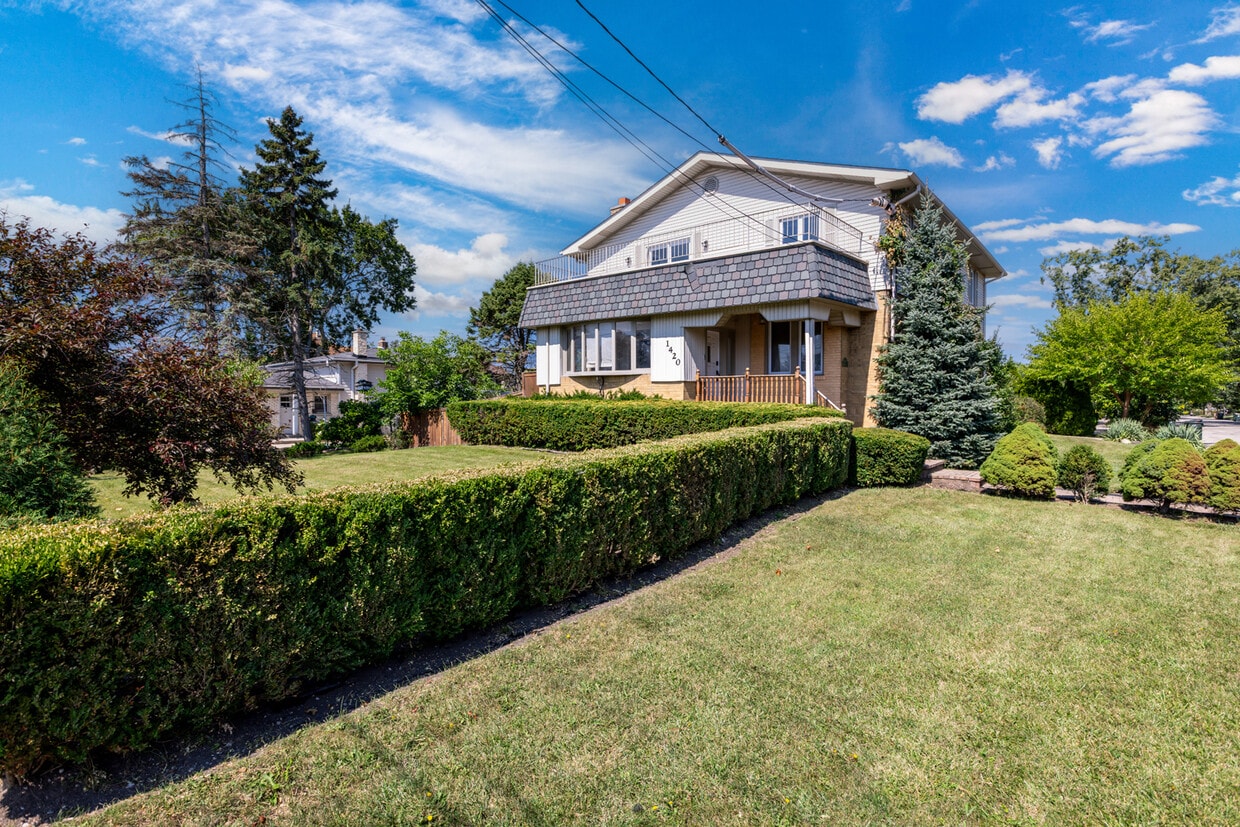 Foto principal - 1420 Oakton St