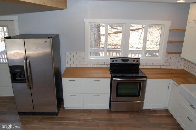 Building Photo - 132 Pinecrest Ln