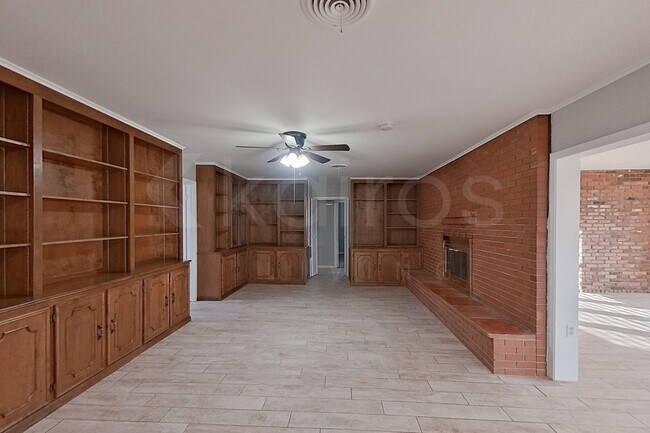 Building Photo - 2721 James Louis Dr