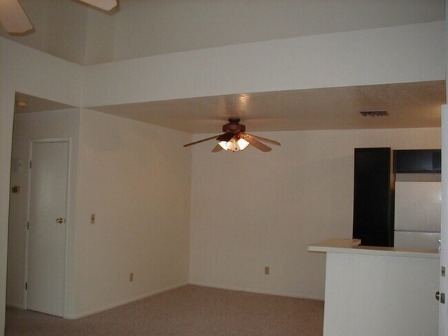 Foto del edificio - Charming condo in Tanque Verde corridor! C...