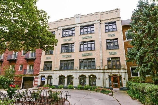 Building Photo - 1127 W Farwell Ave