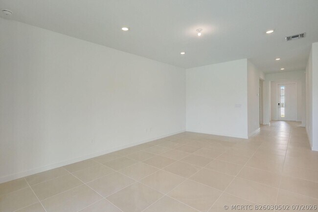 Building Photo - 5946 SE Sky Blue Cir