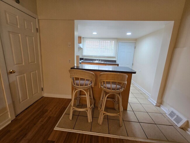 Building Photo - LOVELY 2 BEDROOM BREWERY TOWN HOUSE AVAILABLE NOW