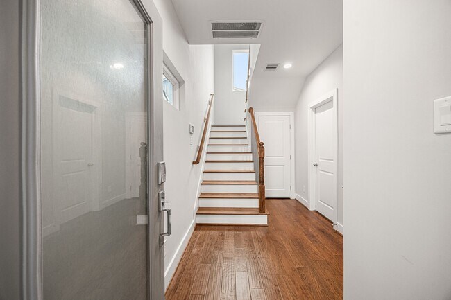 Foto del edificio - 622 Janisch Rd