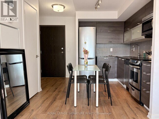 Building Photo - 36 Lisgar St