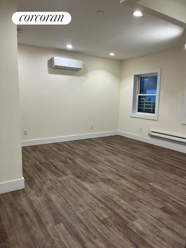Foto del edificio - 86-57 Midland Pkwy