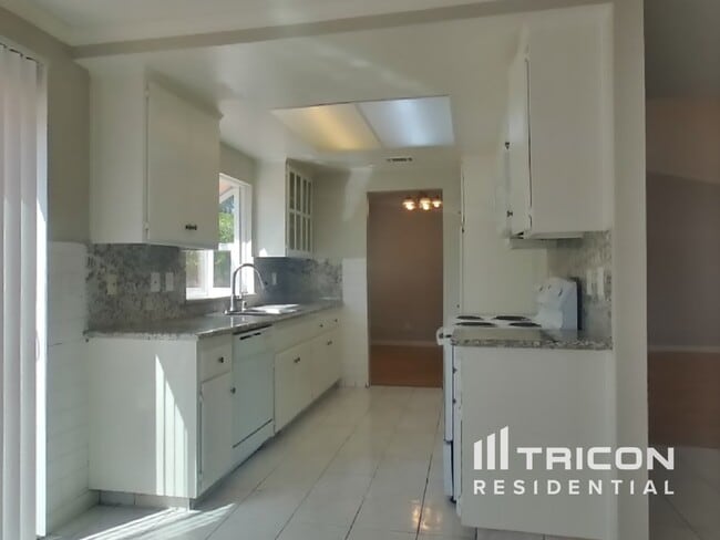 Foto del edificio - 9027 Warm Springs Cir