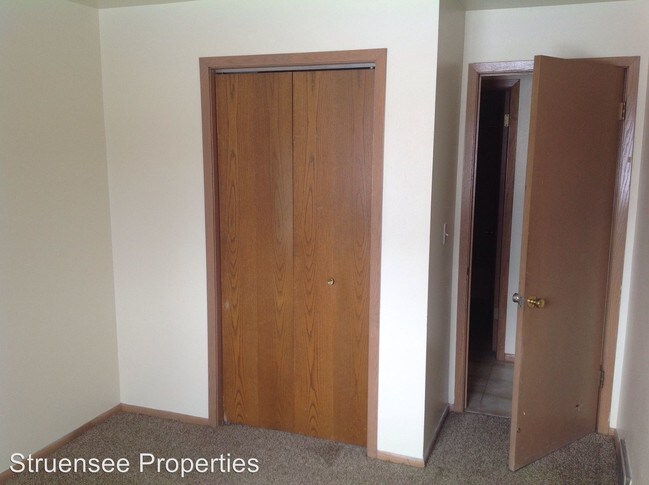 Building Photo - 3 br, 1.5 bath Apartment - 1456 W 3RD AVENUE