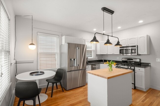 Foto del edificio - 443 E 7th St
