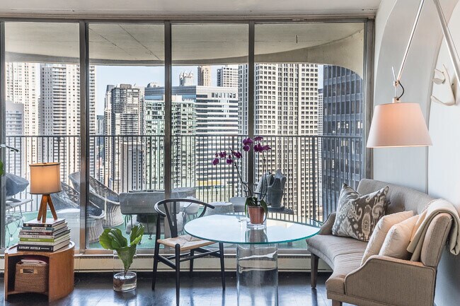 Foto del edificio - 300 N State St