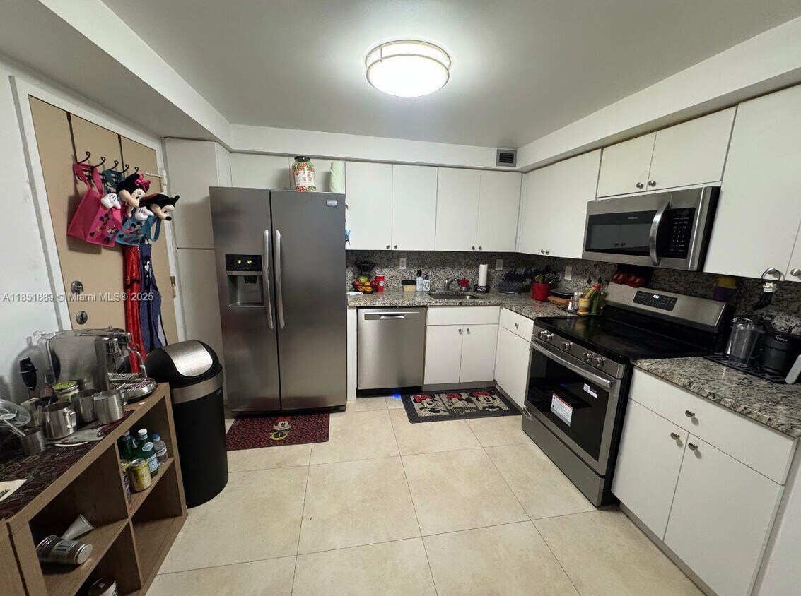 Building Photo - 7118 Bonita Dr