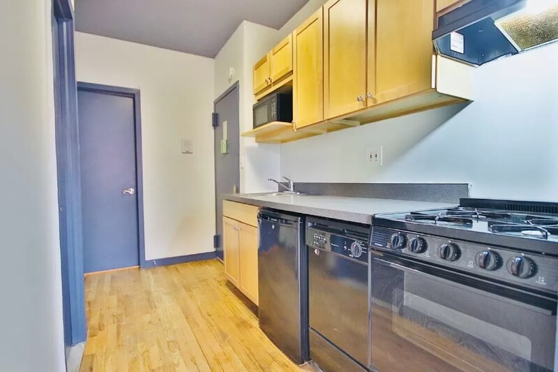 Primary Photo - 34 E 7th St