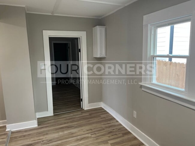 Building Photo - Beautiful 3 Bedroom 2.5 Bath Home