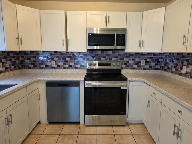 Building Photo - 415 Greenwich Ct