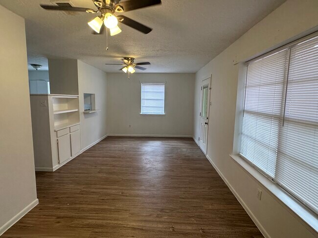 Building Photo - 1522 N Thompson St