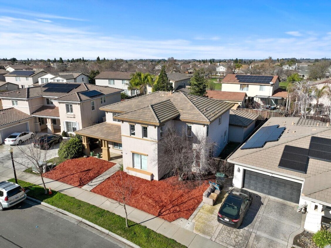 Primary Photo - Large two-story home in the Bridal Ridge c...